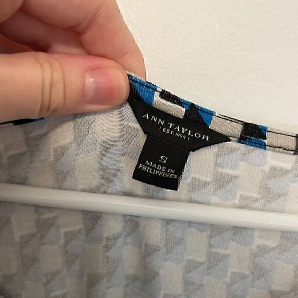 ANN TAYLOR Geo Print Side Tie Jersey Dress Blue Gray 3/4 Sleeve Office S ALTERED - Picture 5 of 13